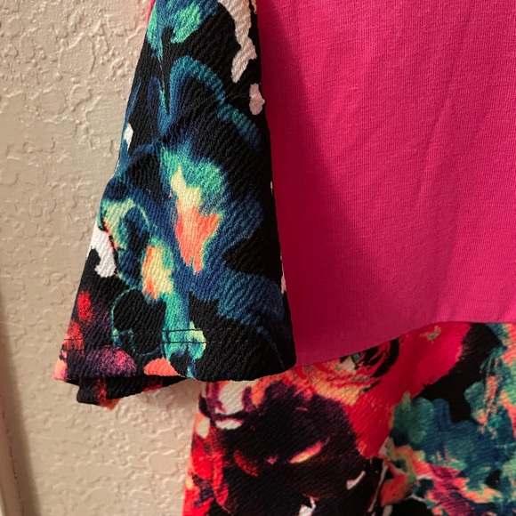 **NWT** Heimish USA size S color block floral top - Picture 3 of 6